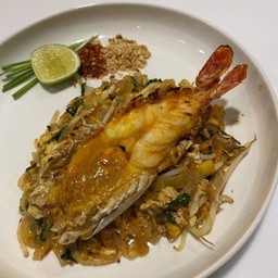 ผัดไทยกุ้งแม่น้ำ