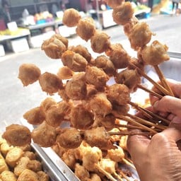 ลูกชิ้นกุ้งชุบแป้งทอด