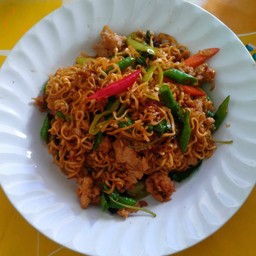 มาม่าผัดขี้เมาหมู