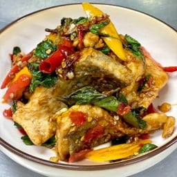 ผัดกะเพราปลากะพง