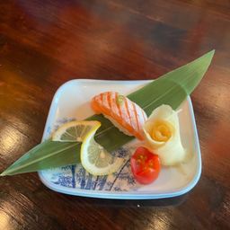 ซูชิท้องแซลมอน