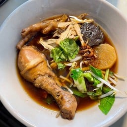 ก๋วยเตี๋ยวไก่มะระทองทอง ศูนย์อาหารหมู่บ้านพระปิ่นเจ็ด