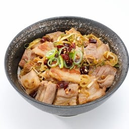 ข้าวหน้าหมูเผ็ดฟูกุ