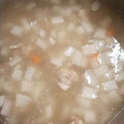 แกงจืดกระดูกหมูไชเท้า