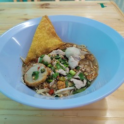 เส้นใหญ่ต้มยำ