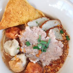 ก๋วยเตี๋ยวต้มยำหมูบะช่อ อร่อยโดนใจ