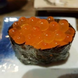 ซูชิไข่แซลมอน
