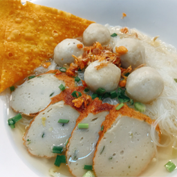 ก๋วยเตี๋ยวแห้งลูกชิ้นปลา กลมกล่อม