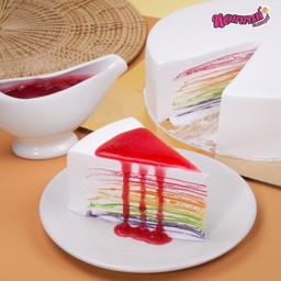 เครปเค้กเรนโบว์+ซอสสตรอเบอร์รี่