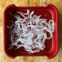 เส้นแก้ว