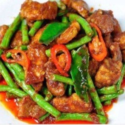 ผัดพริกแกงหมู ราดข้าว