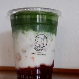 มัทฉะนมสดสตรอเบอร์รี่