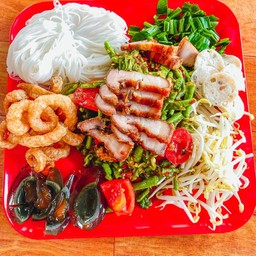 ตำถาดถั่วหมูกรอบ