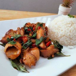 กะเพราคอหมูย่าง