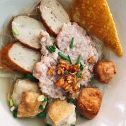 ก๋วยเตี๋ยวน้ำใสหมูบะช่อ อร่อย