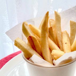 Gan-sig ร้านของทอด กินเล่น กันชิค เอกมัย (เฟรนฟราย, นักเกต, ไก่ป๊อบ, ชีสบอล)