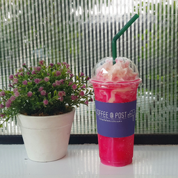 น้ำแดงปั่นราดนมข้นหวาน