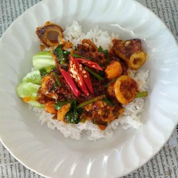 ผัดพริกแกงทะเล ราดข้าว