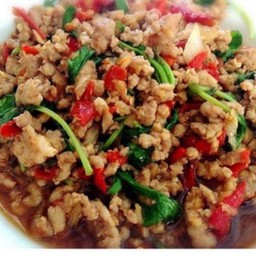กระเพราหมูสับ ราดข้าว