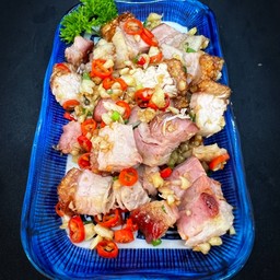 หมูกรอบคั่วพริกเกลือ