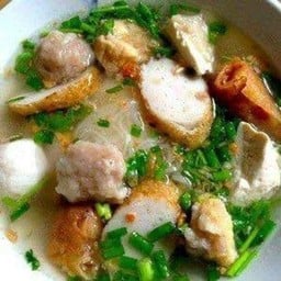 ก๋วยเตี๋ยวน้ำใสลูกชิ้นเเคะ ดั่งเดิมอร่อย