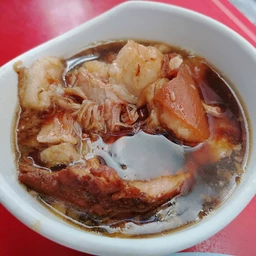 ข้าวราดขาหมูพะโล้