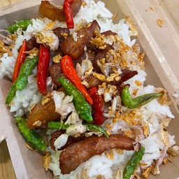 ข้าวหมูแดดเดียวทอด กระเทียมพริกสด