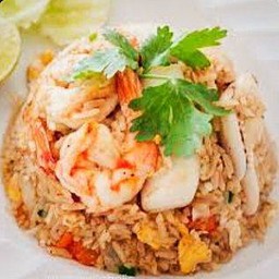 ข้าวผัดกุ้งกับหมึก