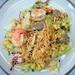 มาม่าผัดเนื้อไก่