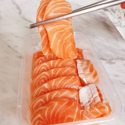 KIN SALMON SASHIMI ซอยสรงปรางค์