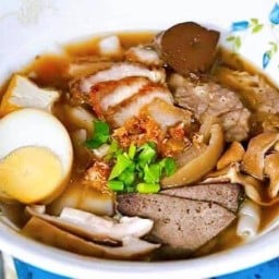 ก๋วยจั๊บน้ำข้นรสเด็ด(เจ้าเก่า40ปี) สาขา1 ตลาดสะพาน2