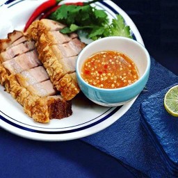 รุ่งเจริญ ส้มตำ คอหมูย่าง หมูกรอบทอดน้ำปลา อาหารอีสาน วัดดอกไม้ พระราม3