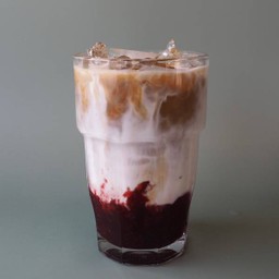 โคลด์บริวนมสตรอเบอรี่ Strawberry cold brew latte 