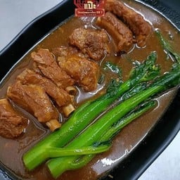 ซี่โครงหมูตุ๋นน้ำแดงกับคะน้าฮ่องกง (กับข้าว)