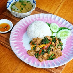 ข้าวไก่ผัดพริกไทยอ่อน