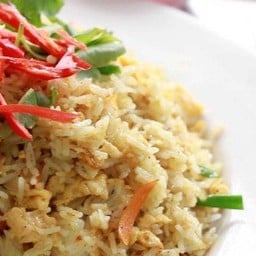 ข้าวผัดผงกะหรี่เนื้อปู L