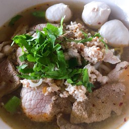 ก๋วยเตี๋ยวหมูน้ำใส