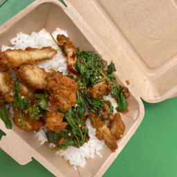 ข้าวกะเพราไก่ทอด