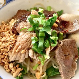ก๋วยเตี๋ยวหมูแห้ง