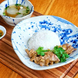 ข้าวไก่กระเทียมพริกไทย