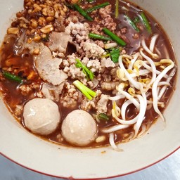 ก๋วยเตี๋ยวหมูน้ำตกต้มยำ