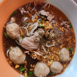 ก๋วยเตี๋ยวหมูตุ๋น