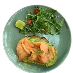 B15 ขนมปังหน้าอโวคาโด้และแซลมอน Avocado & Salmon on Toast