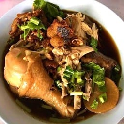 ก๋วยเตี๋ยวไก่ ไร้เทียมทาน & ราดหน้า สุกี้ แม็คโครระยอง