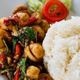 กระเพราลูกชิ้น