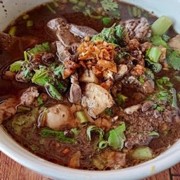 ก๋วยเตี๋ยวเนื้อน้ำตก ลูกชิ้น, เนื้อสด, ตับ