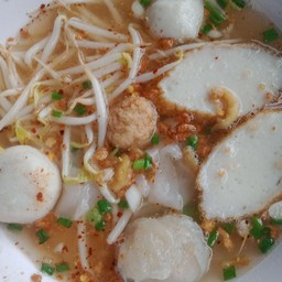 ก๋วยเตี๋ยว เส้นใหญ่ ต้มยำ