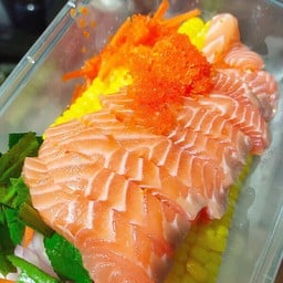 ยำแซลมอนไข่กุ้ว