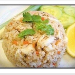 ข้าวผัดรวมทะเล (เนื้อปู + กุ้ง + ปลาหมึก) M