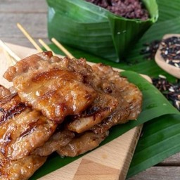 เจ๊นารี ทอดมันปลาอินทรีเจ้าเก่า ตลาดไร่รั้ง